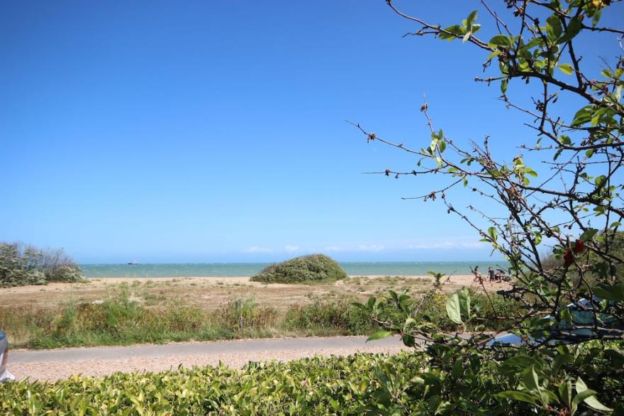 Downsview - A Wonderfully Large Family Home On The Beach In Kingsdown, Kent Sleeping Eight