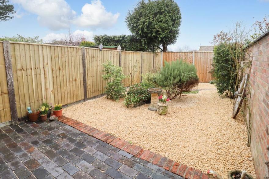 LITTLE NOO, Family Friendly, With A Garden In Upton St Leonards