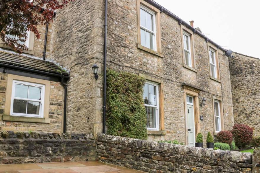 FERN HOUSE, Pet Friendly, Luxury Holiday Cottage In Kettlewell