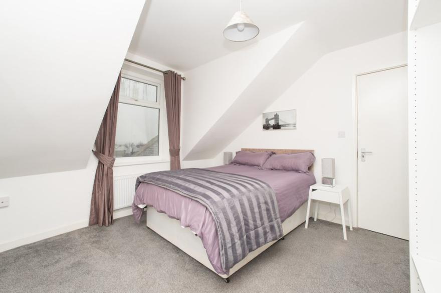Modern 4 Bed Apartment Close To City Centre & Hospital