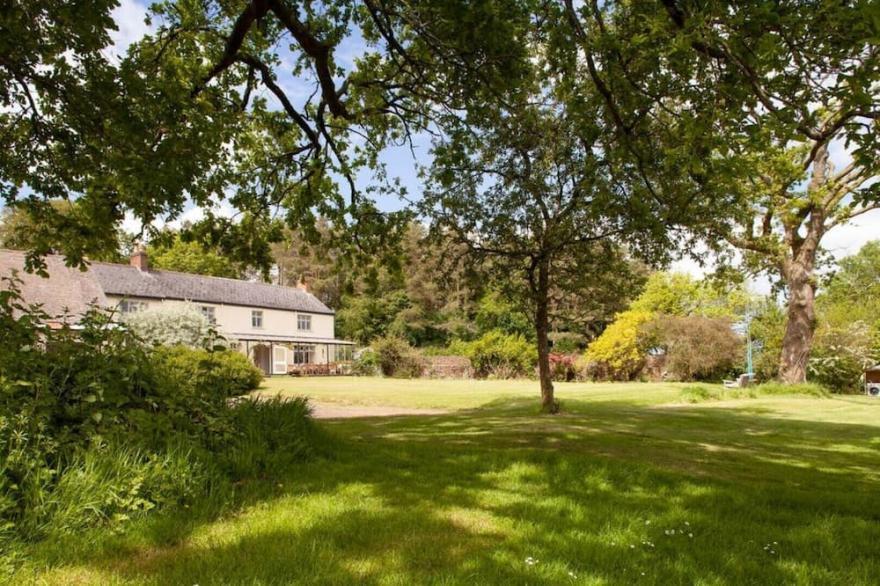 Idyllic House Vast Views, Great For Winter Walks & Cosy Nights By Open Fires.