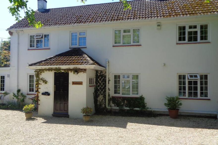 Secluded, Spacious Detached House In The New Forest , Sleeps 10