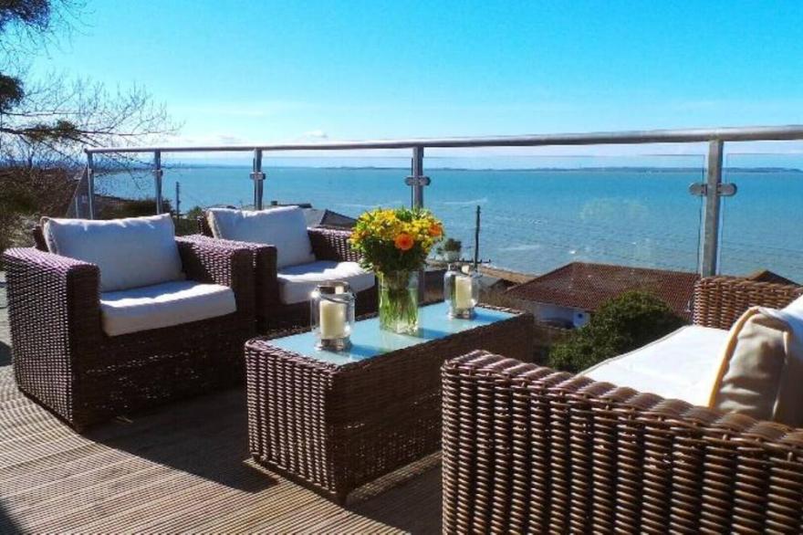 Modern Coastal House Near Whitstable With Spectacular Sea Views