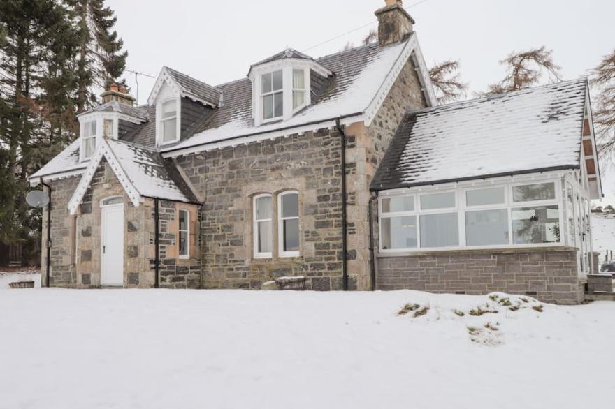 THE LARCHES, Pet Friendly, Character Holiday Cottage In Kingussie