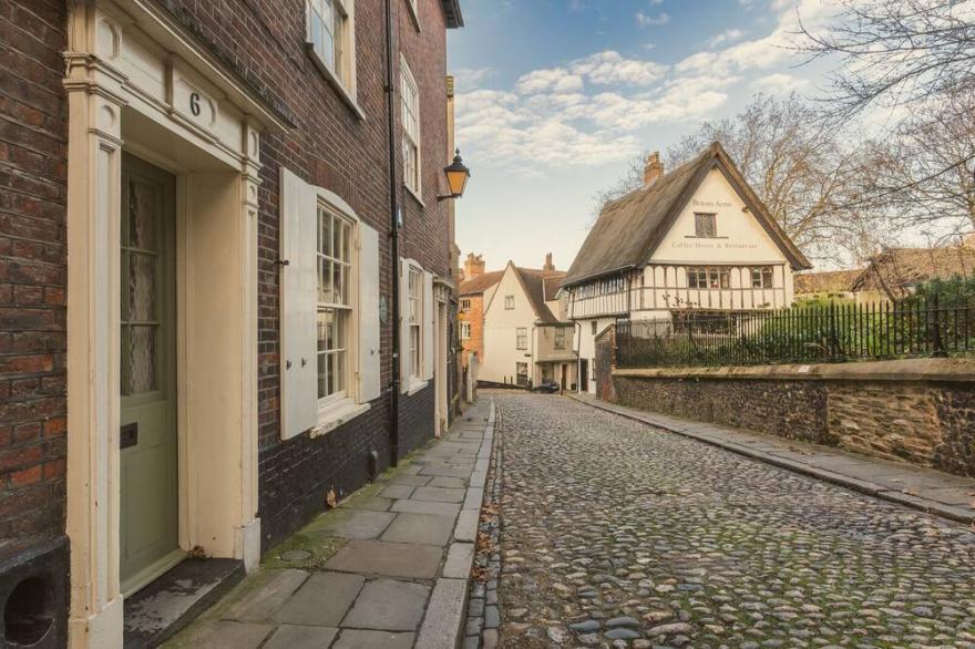 Luxury 17th Century Townhouse In Central Norwich Close To Eateries/bars/shopping