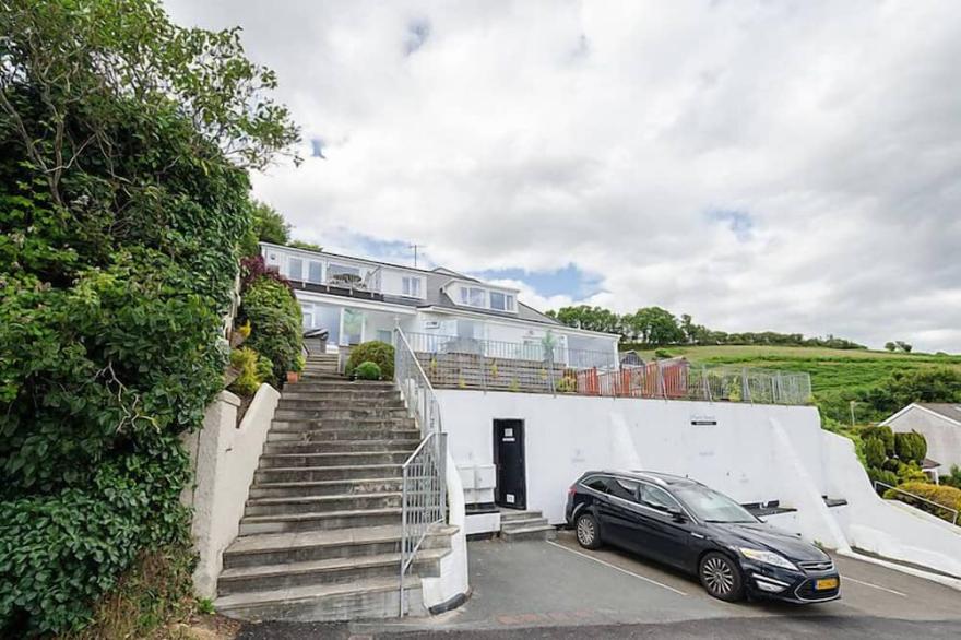 Apartment Penhallow In Looe - 8 Persons, 4 Bedrooms