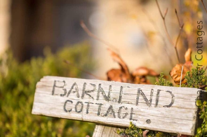 BARN END COTTAGE, Pet Friendly, With Open Fire In Chipping Campden