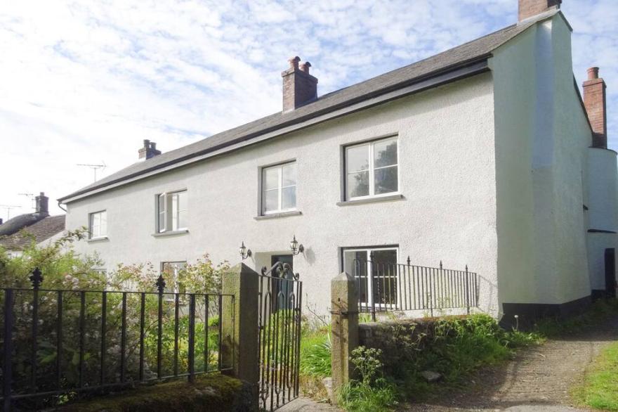 TOWNEND, Pet Friendly, Luxury Holiday Cottage In South Zeal