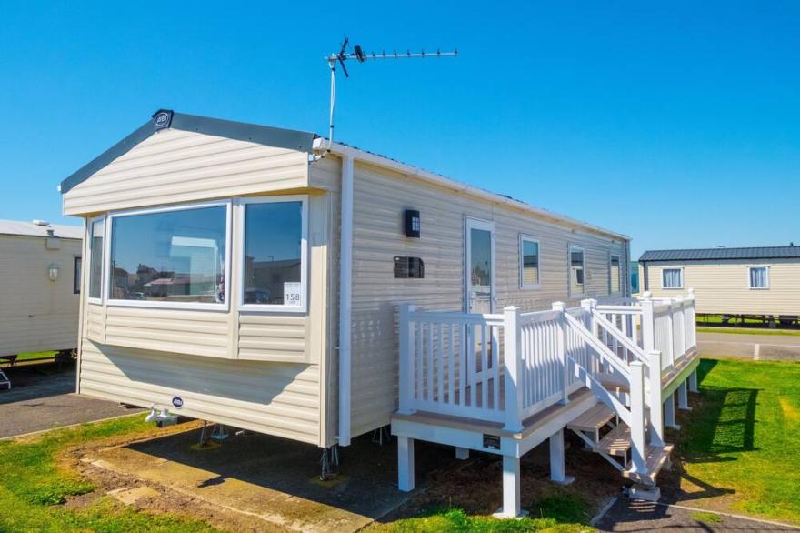 SP158 - Camber Sands Holiday Park - Sleeps 8 - 3 Bedrooms - 2nd Toilet - Decking - Private Parking