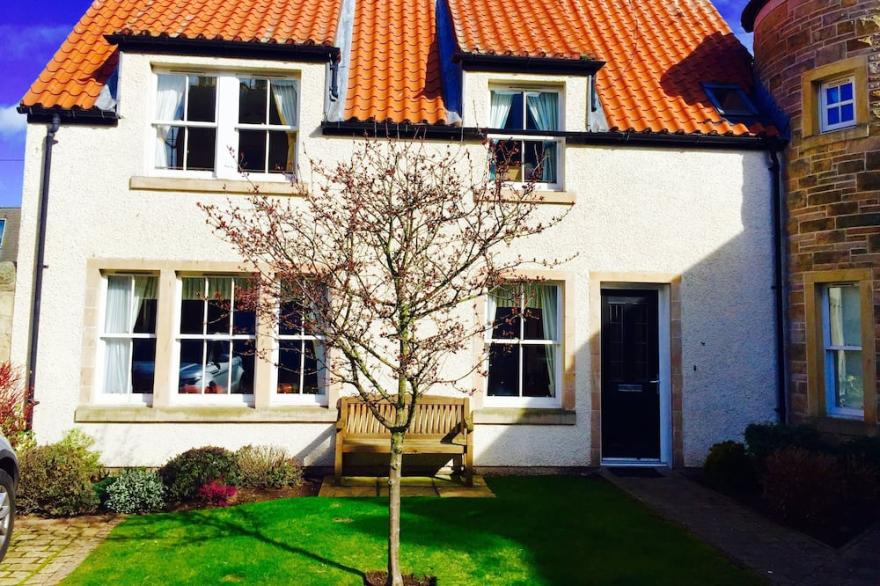 Stunning House (sleeps 5) In The Heart Of St. Andrews With Private Parking