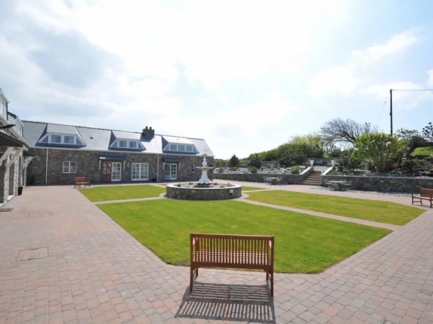 Tyn Towyn - Ty Gwyrdd Golau