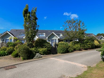 3 Court Cottage, Hillfield Village