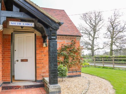 South Lodge - Longford Hall Farm Holiday Cottages