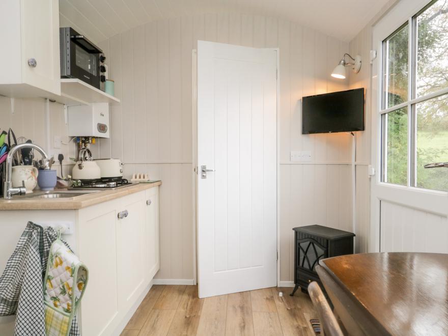 Seashore Shepherds Hut @ Moat Farm