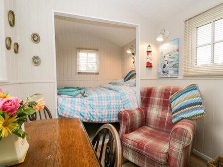 Seashore Shepherds Hut @ Moat Farm