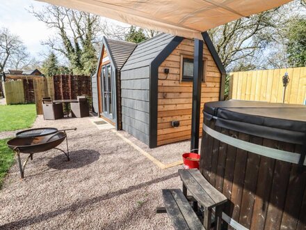 The Shepherds Hut at Bridge Lake Farm & Fishery