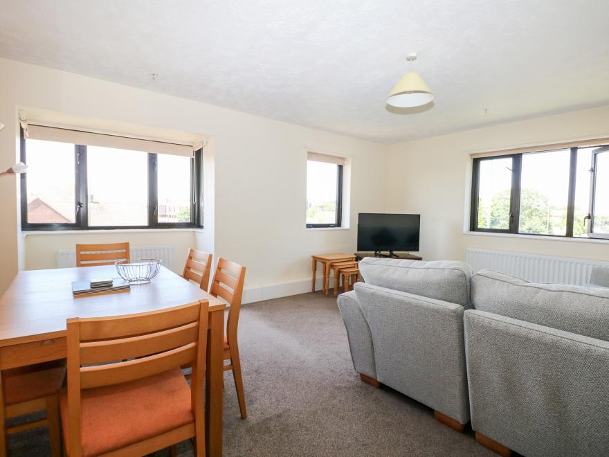 Flat 32 - Marine Court