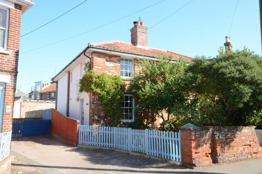 Pebble Beach Cottage, Aldeburgh