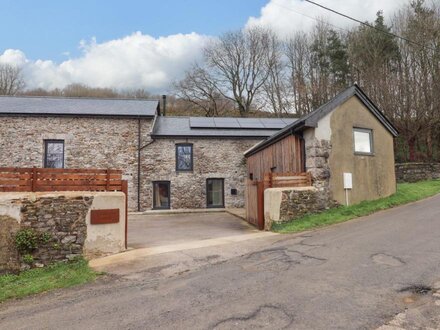 3 Caddaford Barns