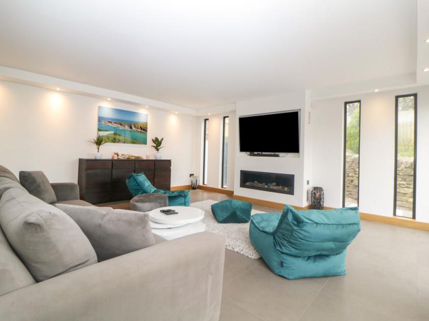2 White Rock Court