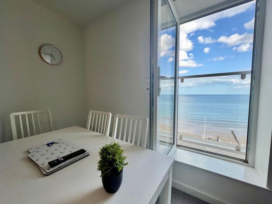 6 Seaview @ Bridlington Bay