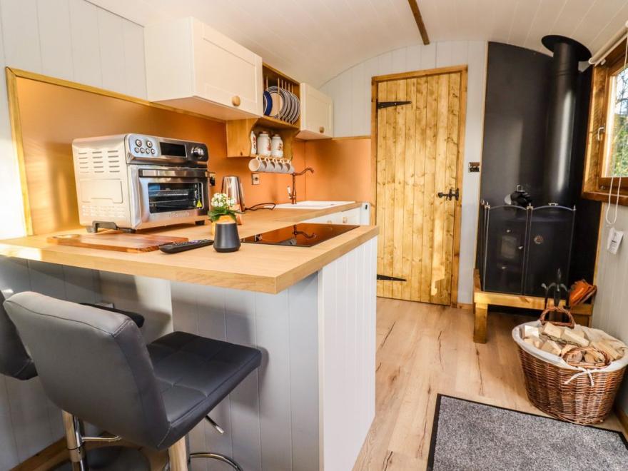 The Foxes Den Shepherds Hut