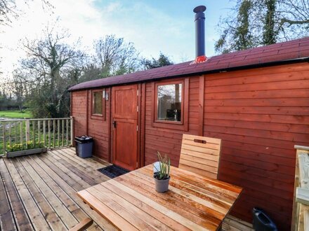 The Foxes Den Shepherds Hut