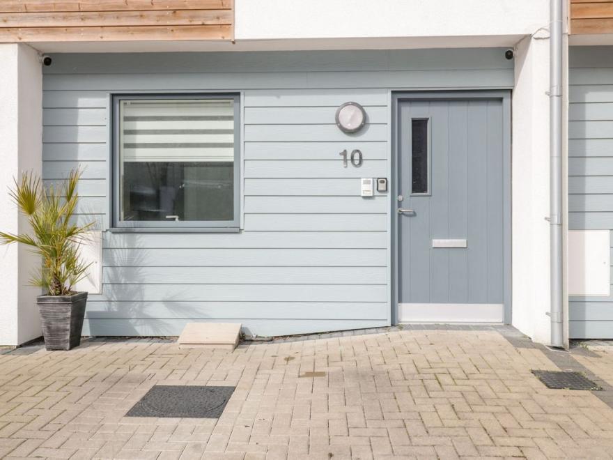 10 Quay Court