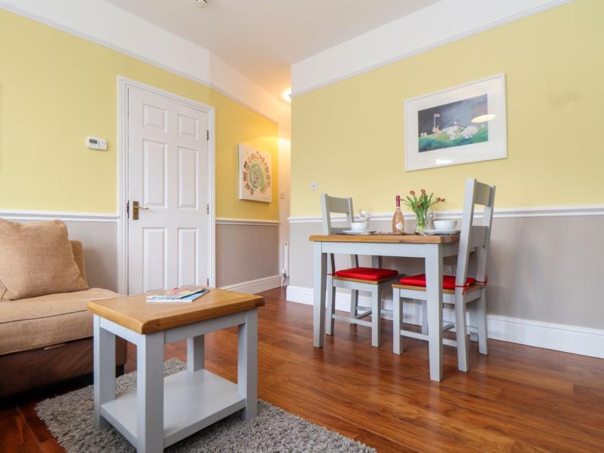 Flat 1 Niles Place
