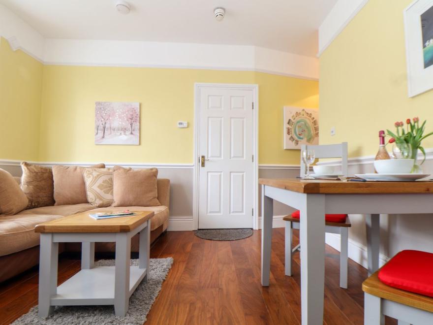 Flat 1 Niles Place