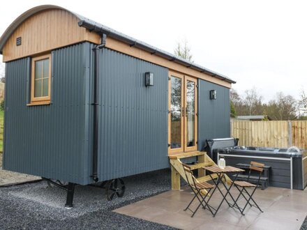 Dam View Shepherds Hut