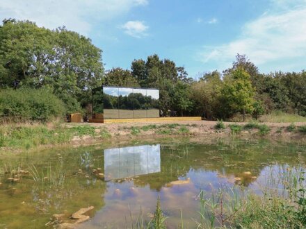 Pound Farm Mirror Houses: Pond ÖÖD