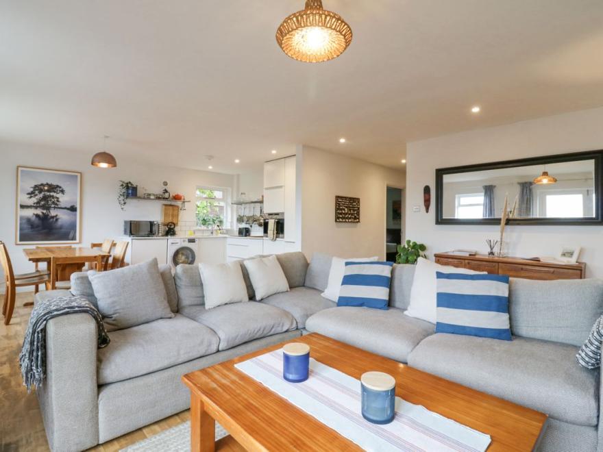 4 Wellington Parade, East Apartment