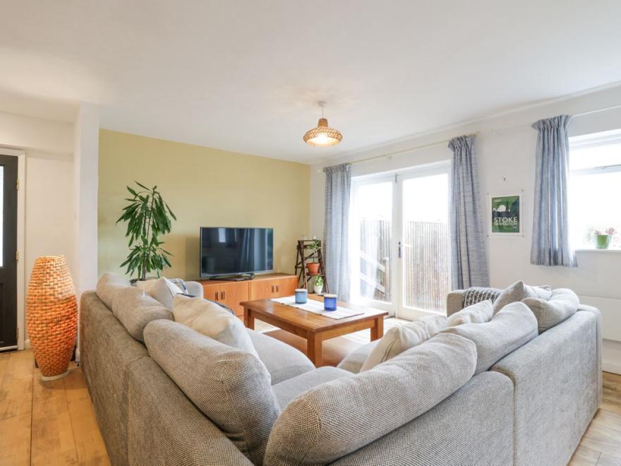 4 Wellington Parade, East Apartment