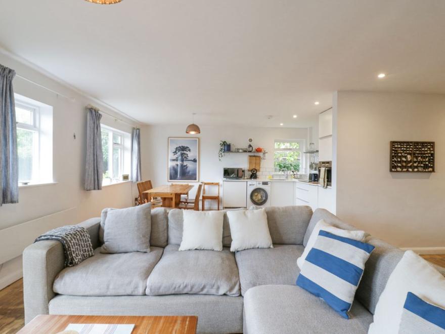 4 Wellington Parade, East Apartment