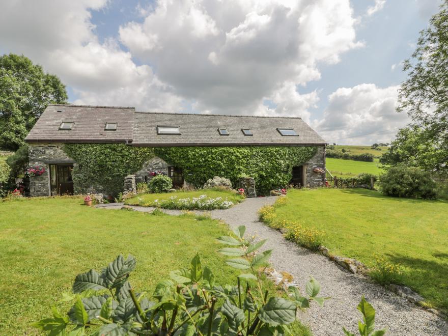 Bwthyn, Penrhyddion Pella