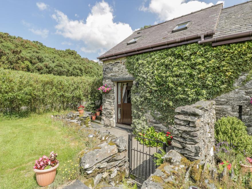Bwthyn, Penrhyddion Pella