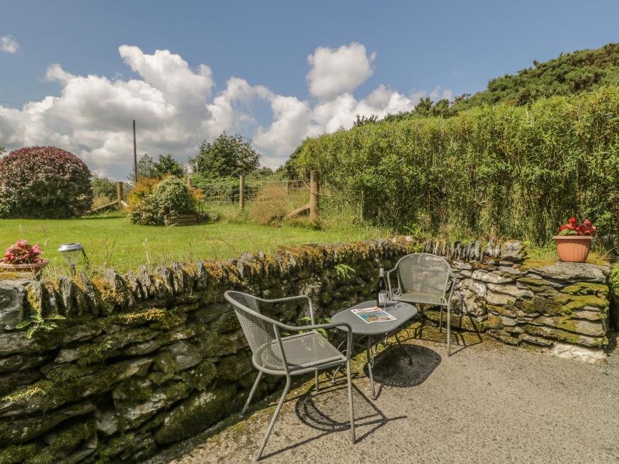 Bwthyn, Penrhyddion Pella