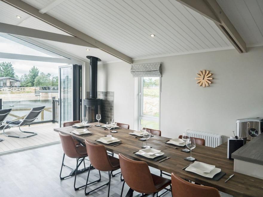 The Riverside Lodge - UKC4058