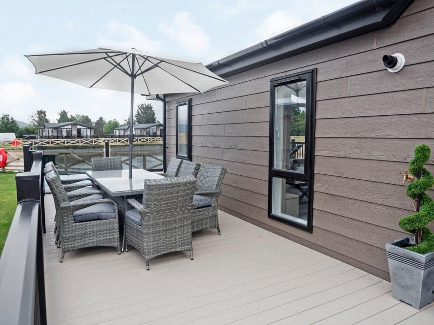 Newport Bridge Lodge - UKC4066