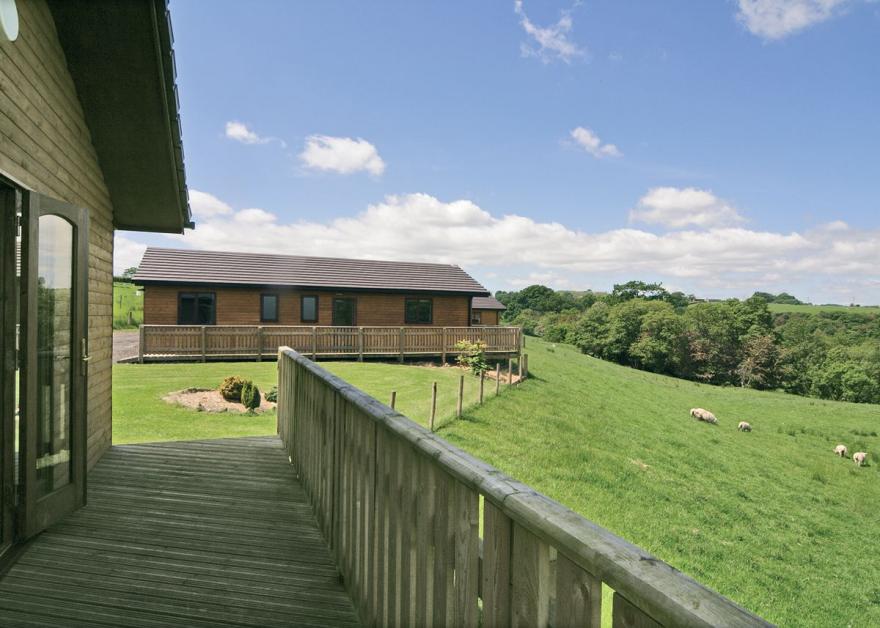 Woodside Lodge - HW7520