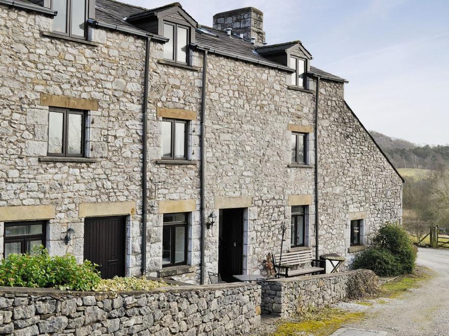 Challan Hall Mews - 28202