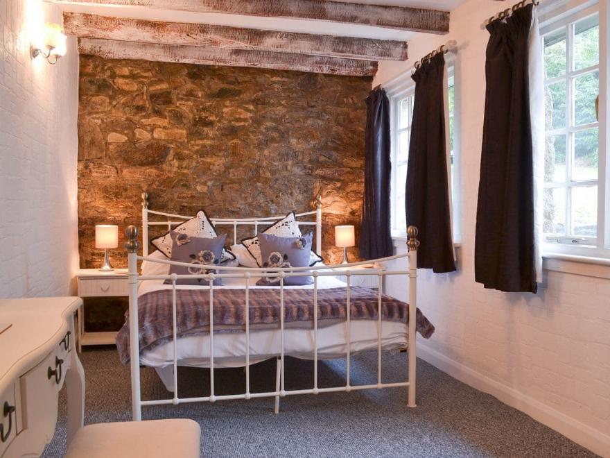 Carpenters Cottage - CV17