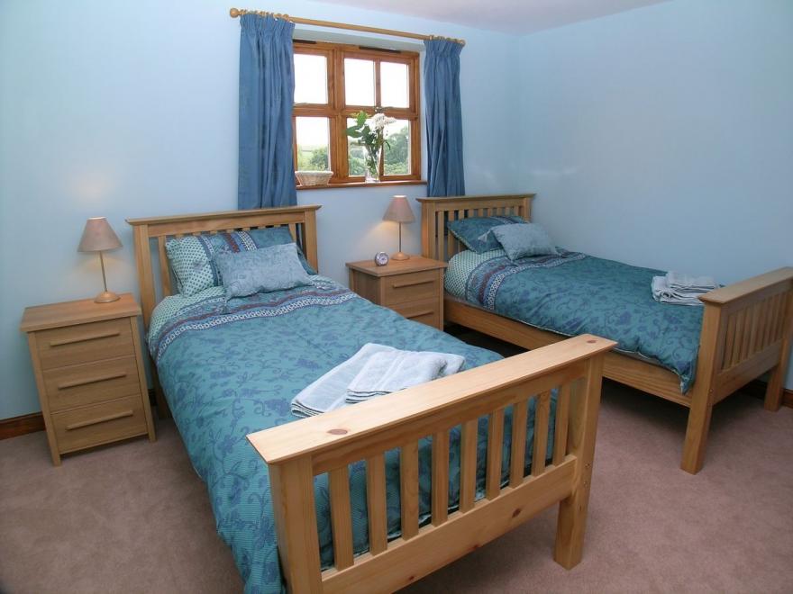 Longstone Farm Cottages - Pasture View