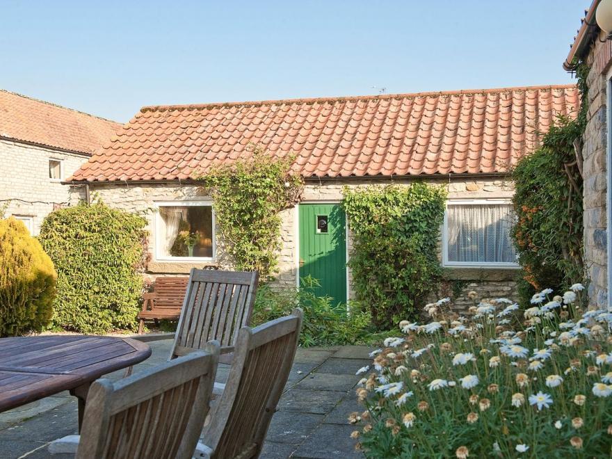 Fat Hen Cottage - Kwg