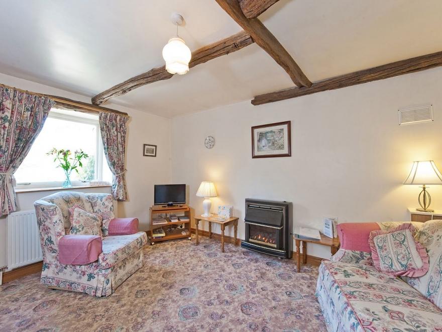 Fat Hen Cottage - Kwg