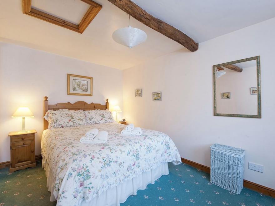 Fat Hen Cottage - Kwg