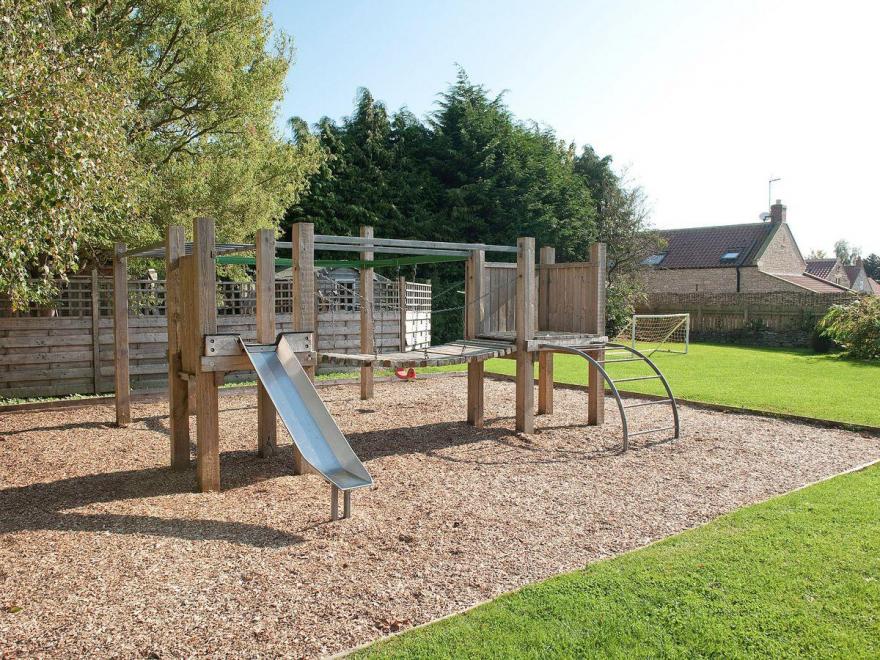 Fat Hen Cottage - Kwg