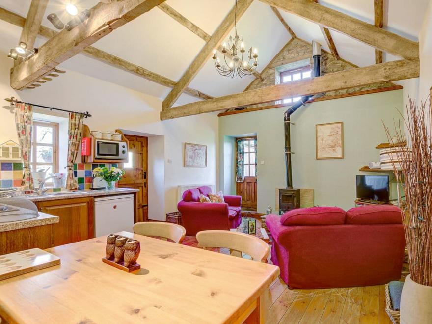 Farmhouse Cottage - E3332