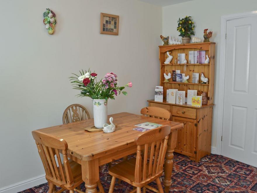 Waverley Cottage- Beechings Mews